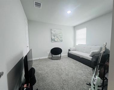 3315 Dagostino Creek Drive - Photo Thumbnail 11