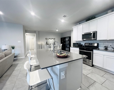 3315 Dagostino Creek Drive - Photo Thumbnail 6