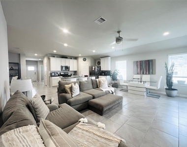3315 Dagostino Creek Drive - Photo Thumbnail 4