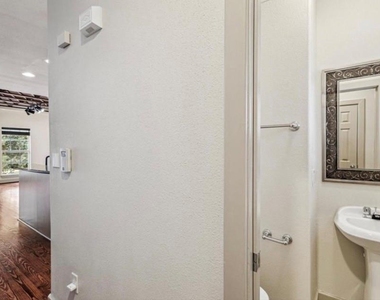 1618 Elgin Street - Photo Thumbnail 6