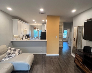 2414 Longview Street - Photo Thumbnail 4