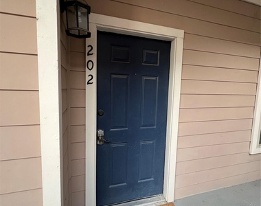 2414 Longview Street - Photo Thumbnail 2