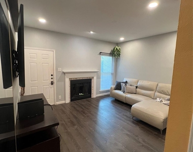 2414 Longview Street - Photo Thumbnail 3