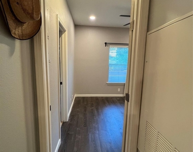 2414 Longview Street - Photo Thumbnail 8