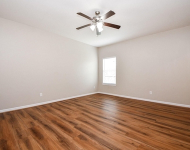 927 Grand Junction Drive - Photo Thumbnail 17
