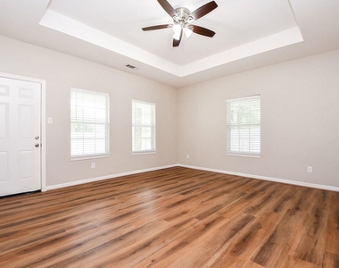 927 Grand Junction Drive - Photo Thumbnail 11
