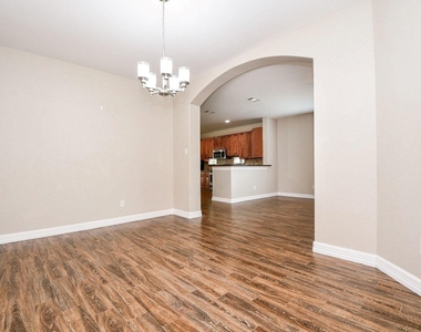 927 Grand Junction Drive - Photo Thumbnail 3