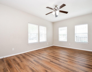 927 Grand Junction Drive - Photo Thumbnail 8
