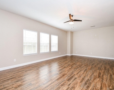 927 Grand Junction Drive - Photo Thumbnail 7