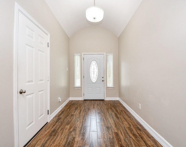 927 Grand Junction Drive - Photo Thumbnail 2