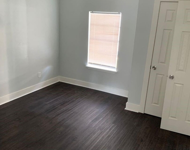 1107 Avenue A - Photo Thumbnail 9