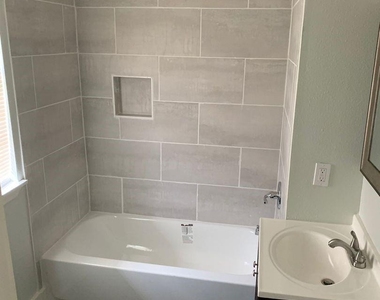 1107 Avenue A - Photo Thumbnail 10