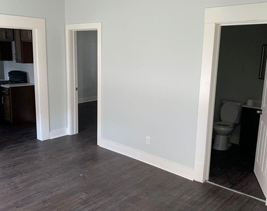 1107 Avenue A - Photo Thumbnail 3