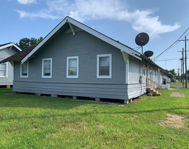 1107 Avenue A - Photo Thumbnail 13