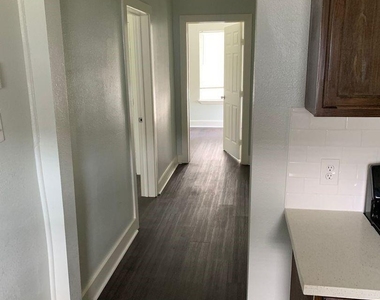1107 Avenue A - Photo Thumbnail 7
