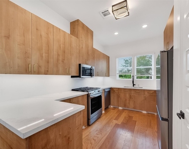 1936 Laverne Street - Photo Thumbnail 9