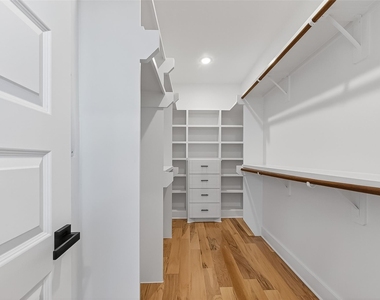 1936 Laverne Street - Photo Thumbnail 29