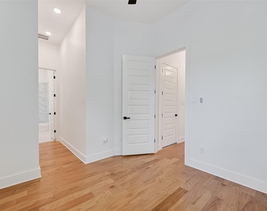 1936 Laverne Street - Photo Thumbnail 14