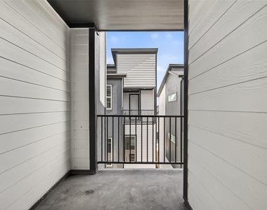 1936 Laverne Street - Photo Thumbnail 21