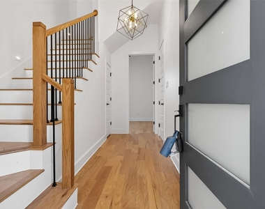 1936 Laverne Street - Photo Thumbnail 4