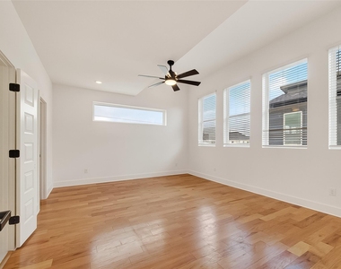 1936 Laverne Street - Photo Thumbnail 22