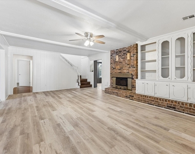 3232 Parkwood Drive - Photo Thumbnail 6