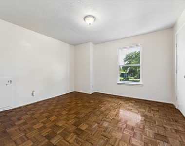 3232 Parkwood Drive - Photo Thumbnail 20
