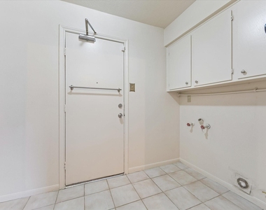 3232 Parkwood Drive - Photo Thumbnail 25