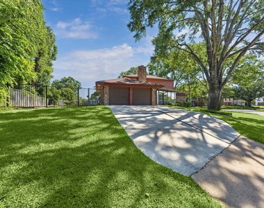 3232 Parkwood Drive - Photo Thumbnail 28