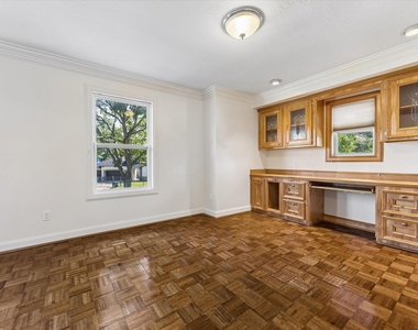 3232 Parkwood Drive - Photo Thumbnail 18