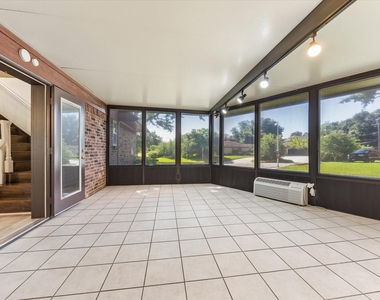 3232 Parkwood Drive - Photo Thumbnail 24