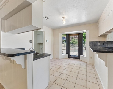 3232 Parkwood Drive - Photo Thumbnail 11