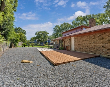 3232 Parkwood Drive - Photo Thumbnail 26