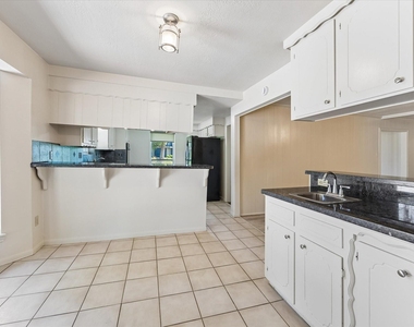 3232 Parkwood Drive - Photo Thumbnail 12