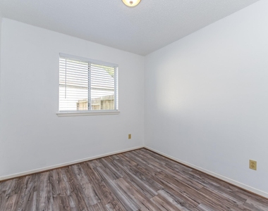 4511 Alamo Avenue - Photo Thumbnail 5