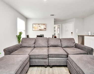9027 Madera Road - Photo Thumbnail 3
