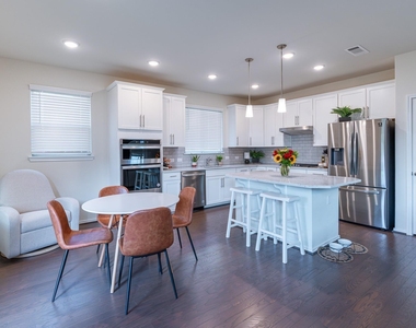 4006 Starbright Street - Photo Thumbnail 3