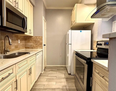 7950 N Stadium Drive - Photo Thumbnail 3