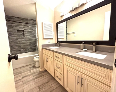 7950 N Stadium Drive - Photo Thumbnail 5
