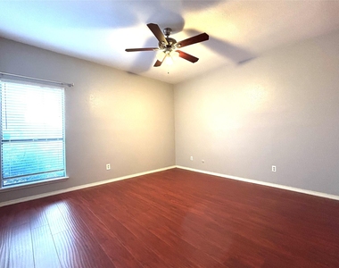7950 N Stadium Drive - Photo Thumbnail 7