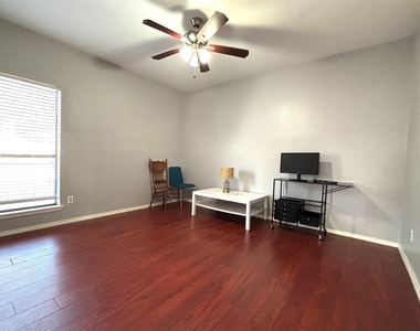 7950 N Stadium Drive - Photo Thumbnail 8