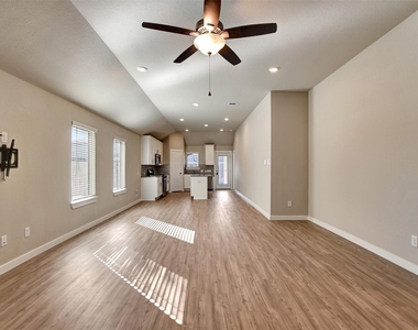6419 Purple Wreath Way - Photo Thumbnail 6