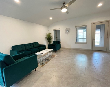 3902 Itzle Island Court - Photo Thumbnail 8