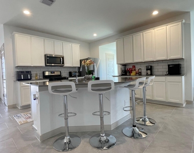 3902 Itzle Island Court - Photo Thumbnail 18