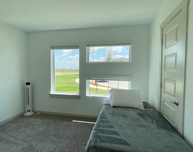 3902 Itzle Island Court - Photo Thumbnail 32