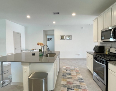 3902 Itzle Island Court - Photo Thumbnail 13