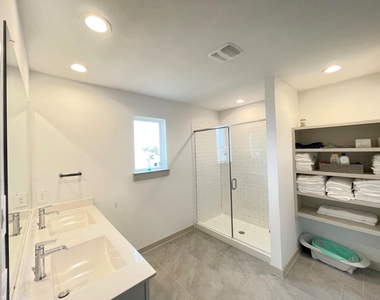3902 Itzle Island Court - Photo Thumbnail 40