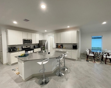 3902 Itzle Island Court - Photo Thumbnail 17