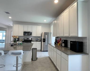 3902 Itzle Island Court - Photo Thumbnail 20