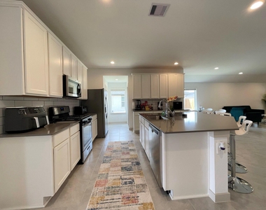 3902 Itzle Island Court - Photo Thumbnail 15